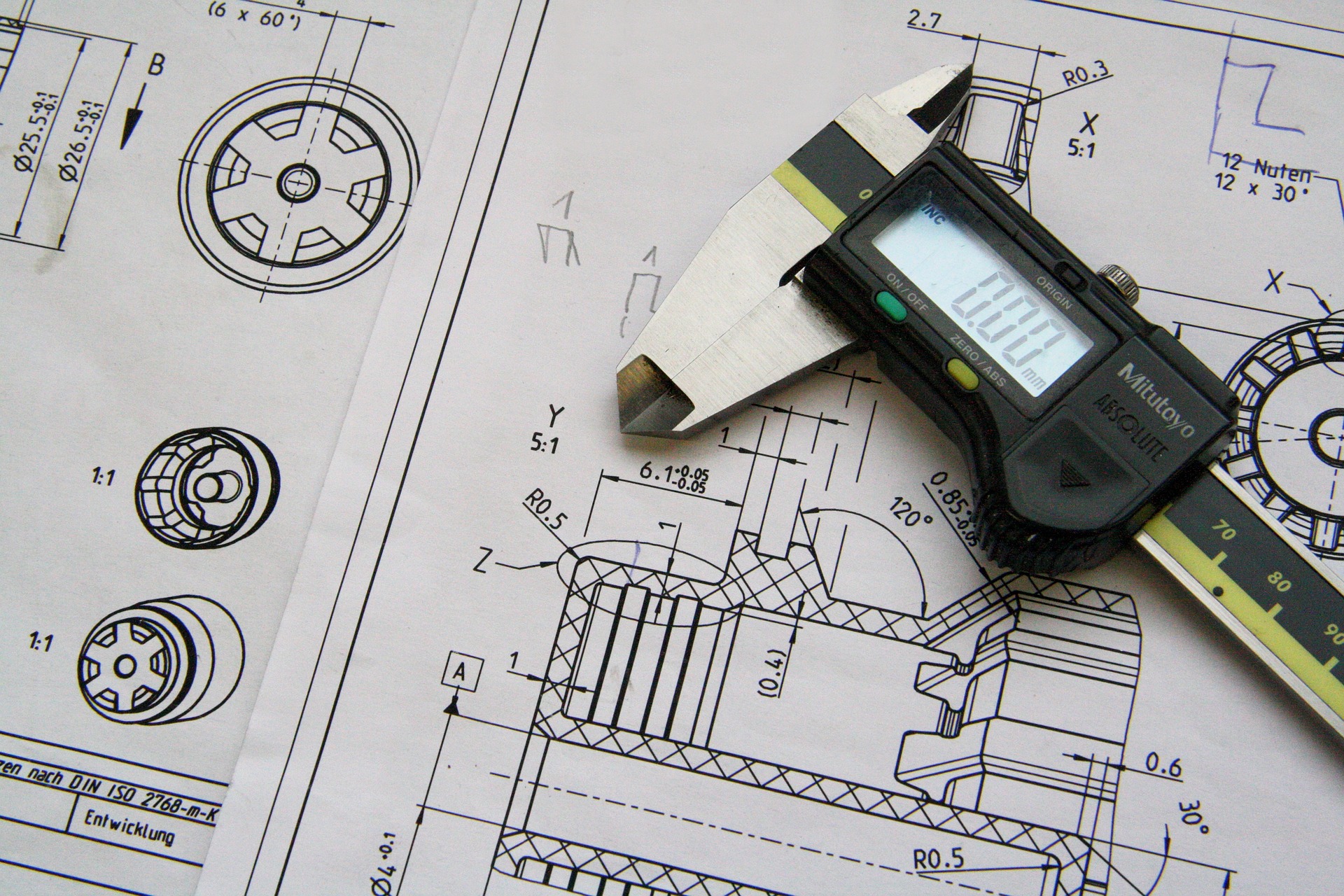 technical-drawing-gd0752c2f1_1920